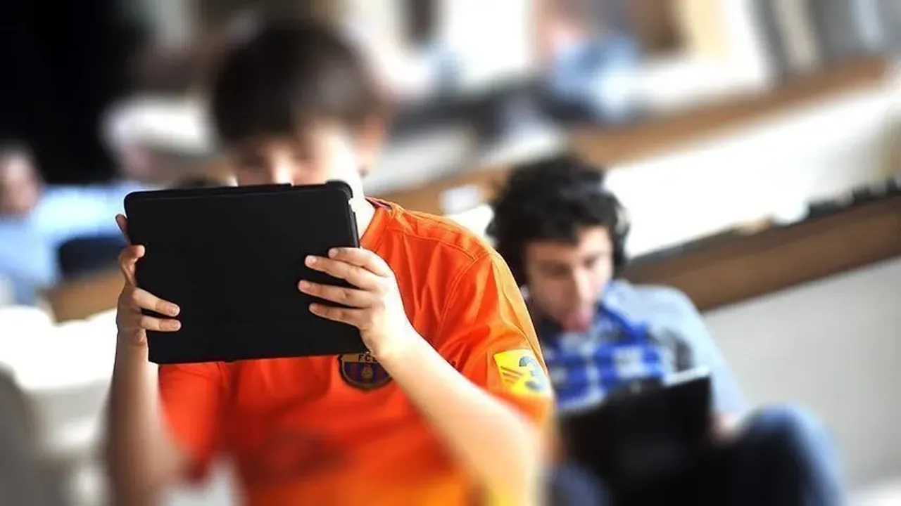 Polonyada anaokulu ve ilkokullarda telefon dönemi bitiyor