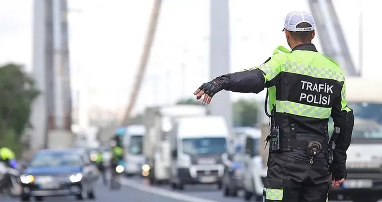 Ses sistemi cezası kalktı mı, multimedya ekran yasak mı? Trafik Yönetmeliğindeki yeni düzenlemeler duyuruldu