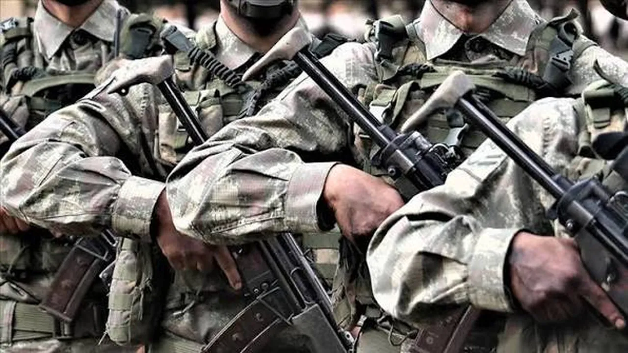 Uzman erbaş kanunu Meclis'ten geçti! Sözleşmeli erlere kamuda istihdam yolu açıldı: İşte şartlar