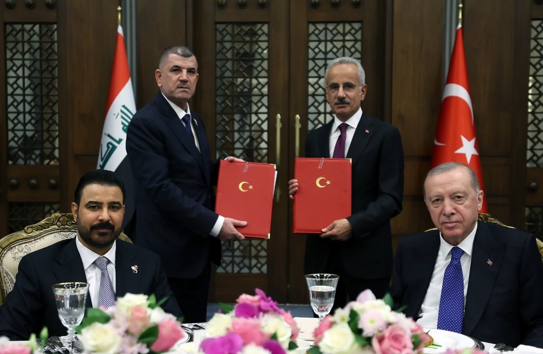 İMZADAN KAÇAN BAKAN KONUŞTU!