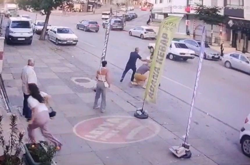 Ankara’da korkunç olay!  İmdat sesini duydu, kabusu yaşadı: Kız çocuklarını kurtaran 72 yaşındaki adam dakikalarca darp edildi