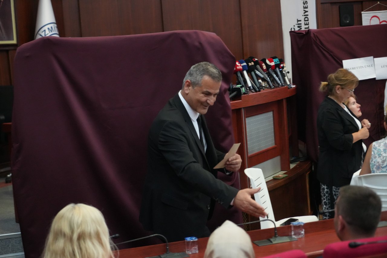 Eski başkan yolsuzluktan tutuklanmıştı: İzmit Belediyesi'nde başkan vekili belli oldu