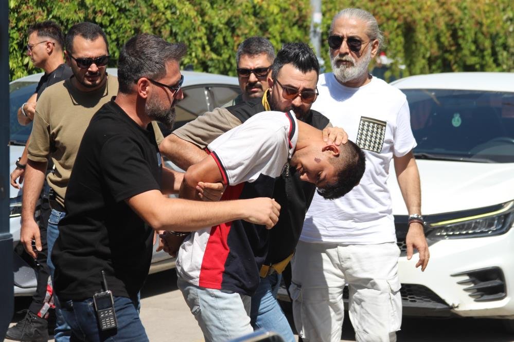 Husumetlilerine sıktı! Yanlışlıkla yoldan geçen vatandaşı öldürdü