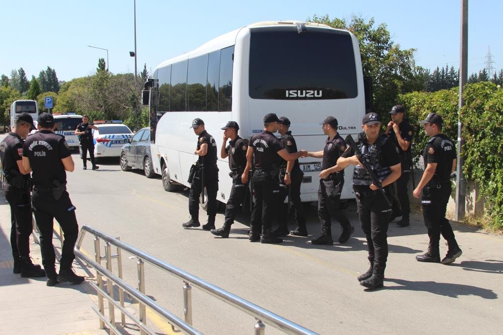 Husumetlilerine sıktı! Yanlışlıkla yoldan geçen vatandaşı öldürdü