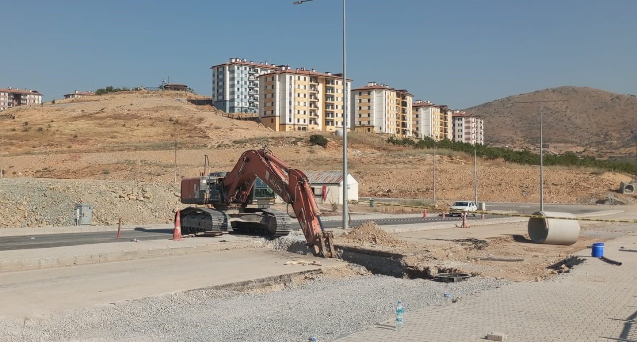 Malatya'da göçük! Toprak altında kalan 2 işçi can verdi