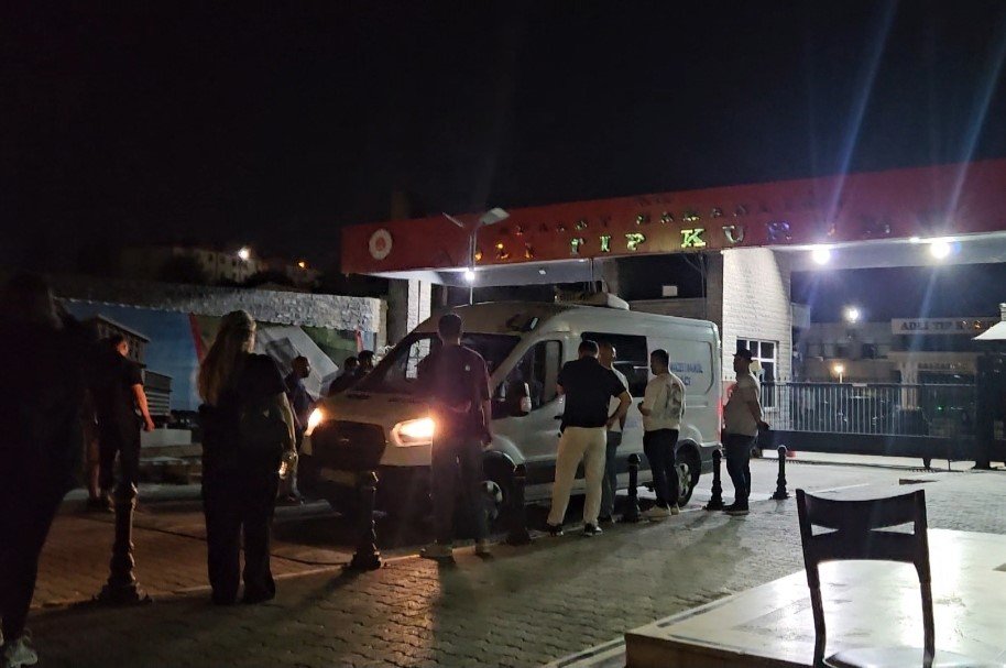 Eren Kaşıkçı'nın cenazesinde yürek yakan feryat! Acılı anneyi Mehmet şef teselli etti