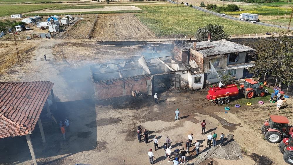 Bir izmaritle aileye dehşeti yaşattı! 6 kişi diri diri yanacaktı