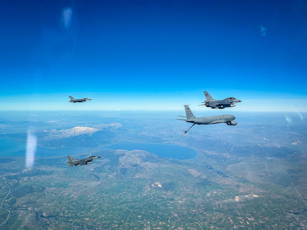 5 Türk F-16'sı Avrupa için havalandı! NATO'dan övgü yağdı