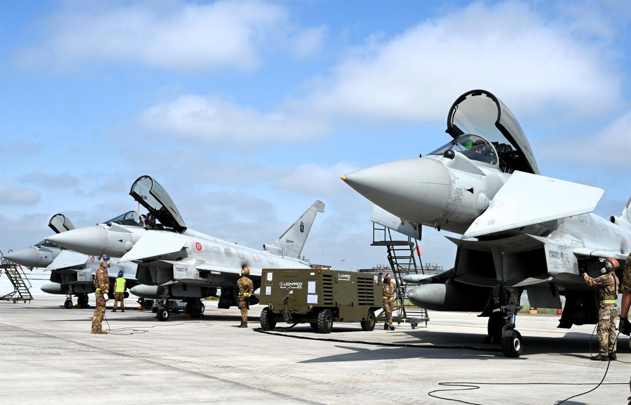 5 Türk F-16'sı Avrupa için havalandı! NATO'dan övgü yağdı