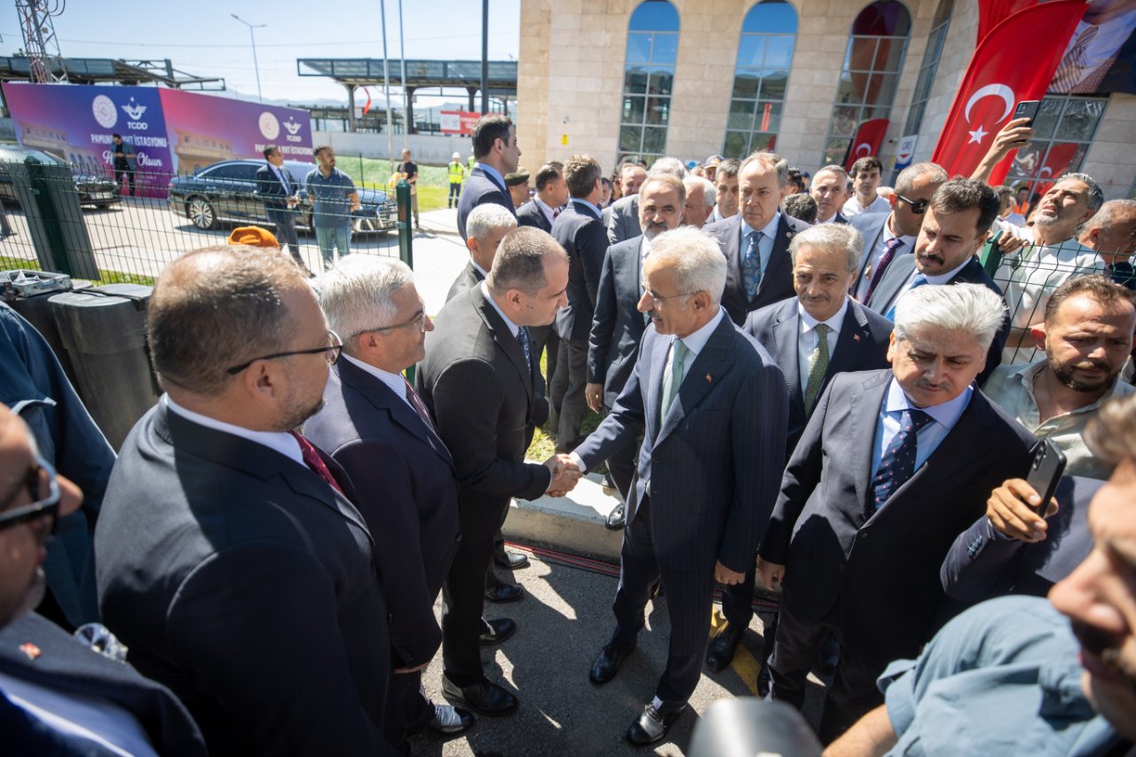 Bakan Uraloğlu duyurdu! Seyahat süresi 4 saatin altına inecek