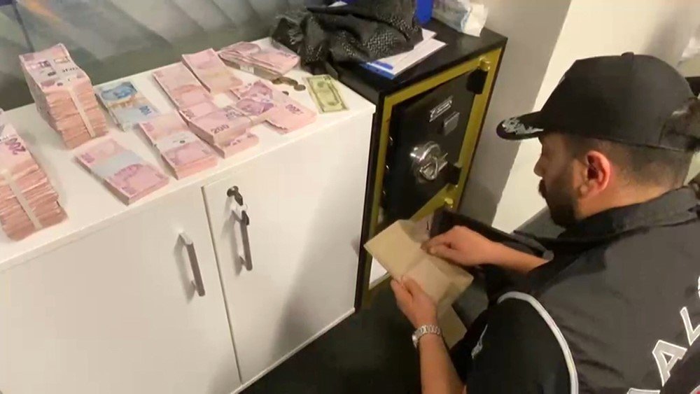 BEHZAT Ç.ye rüşvet baskını! Temiz belediye sözü 2 yılda çöktü