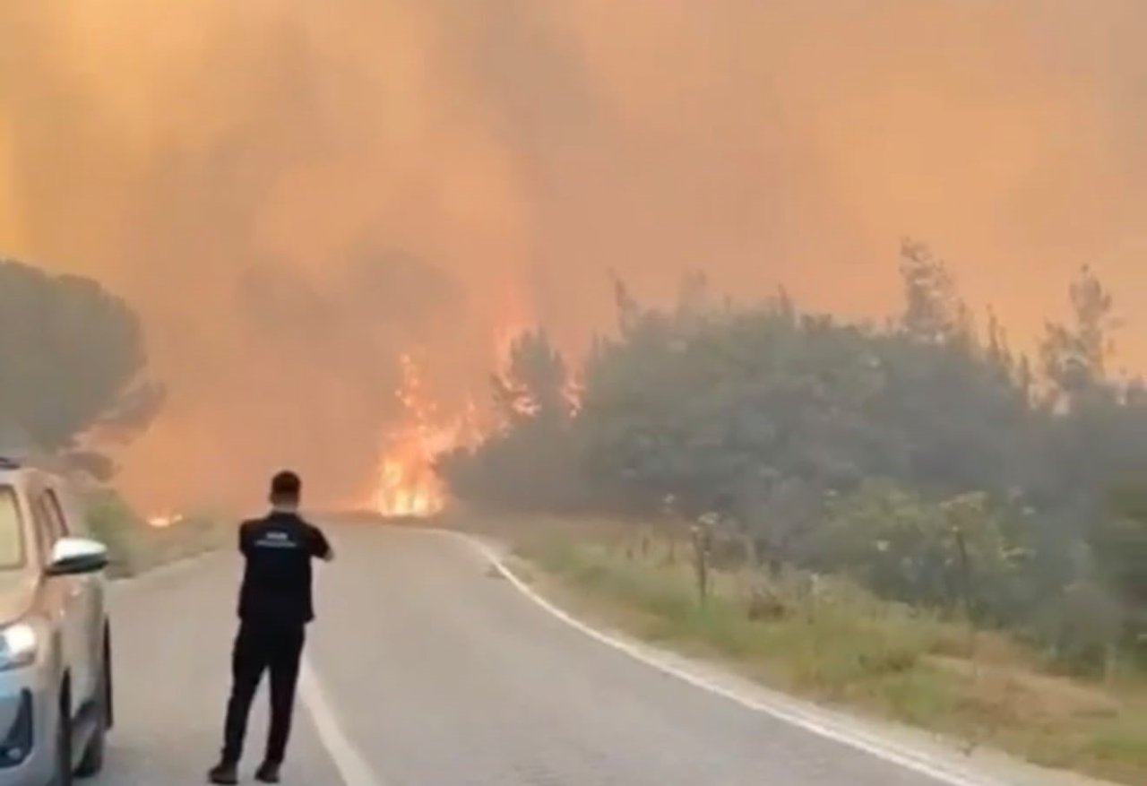 Canlı yayında talihsiz kaza! Başkan Ahmet Akın’ın boğazına kor parçası isabet etti