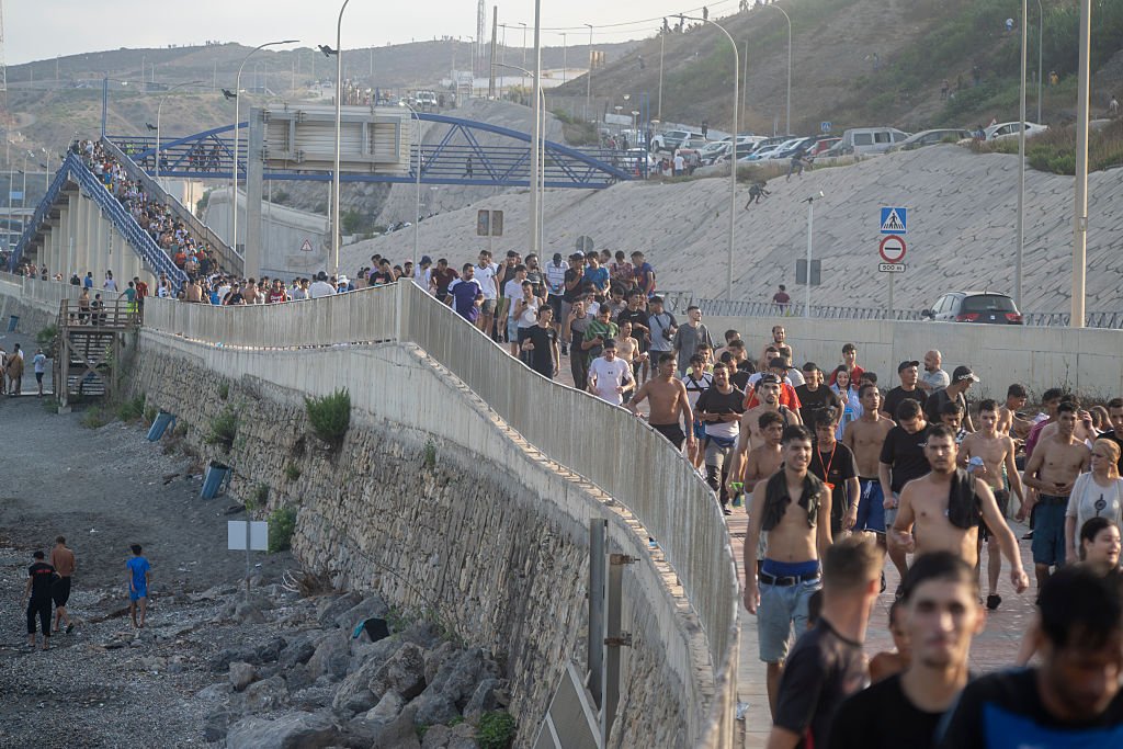 Ceuta sahilindeki görüntülere Trump ateş püskürdü! "İspanya'daki tablo 3 yıl sonra bizde yaşanacak"