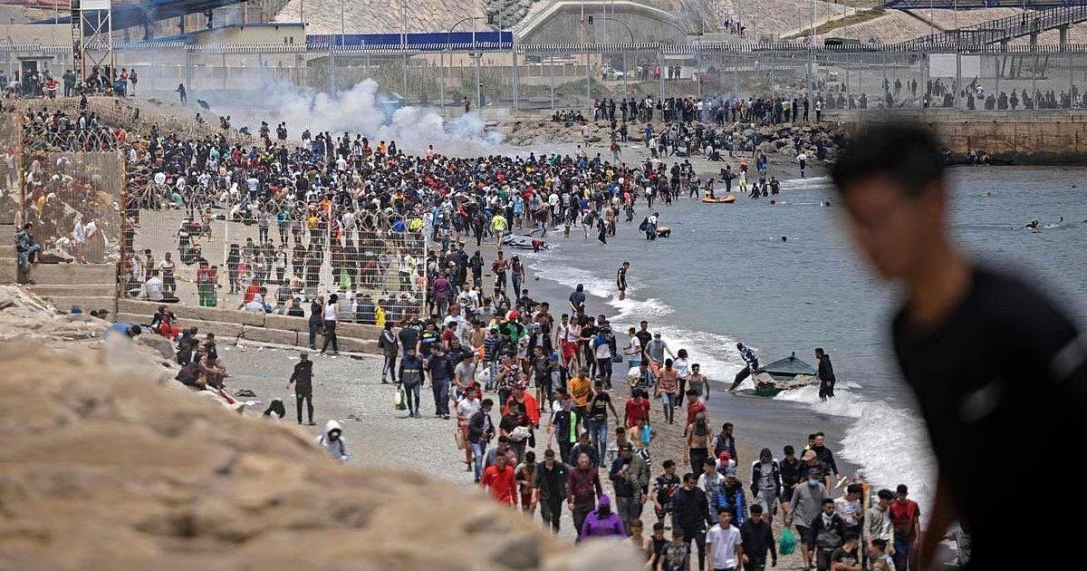 Ceuta sahilindeki görüntülere Trump ateş püskürdü! "İspanya'daki tablo 3 yıl sonra bizde yaşanacak"