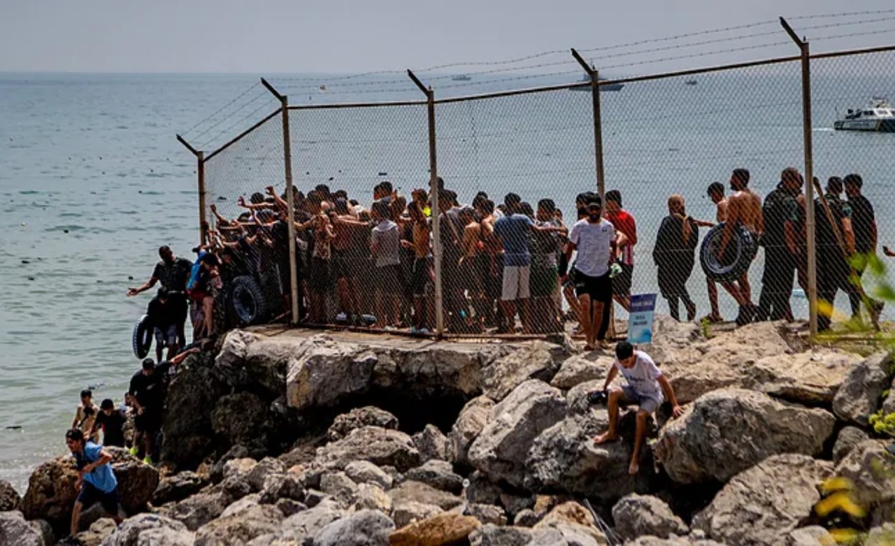 Ceuta sınırında Fas şantajı: İtalya, İspanya ile Schengen’i askıya almaya hazırlanıyor!