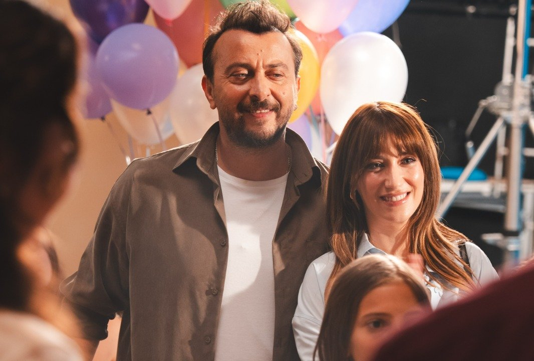 Hazal Kaya ve Ali Atay'dan merak uyandıran set kareleri! Yeni proje mi geliyor?