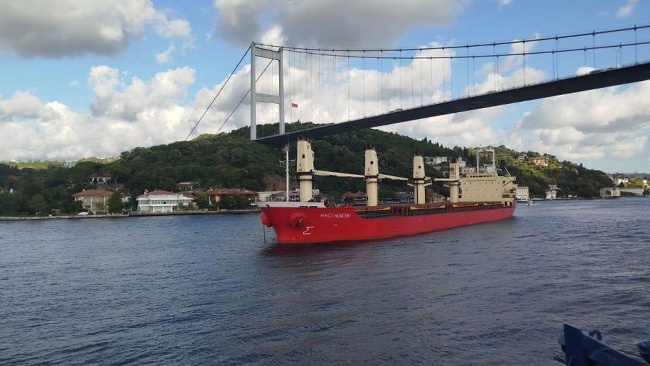 İstanbul Boğazı'nda hareketli saatler! Çift yönlü olarak trafiğe kapandı