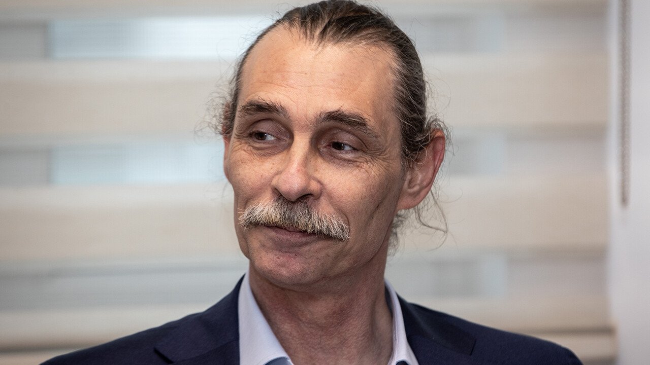 Erdal Beşikçioğlu
