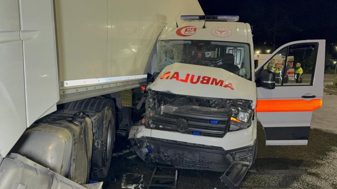 Samsun'da hasta taşıyan ambulans ile tır çarpıştı! Yaralılar var
