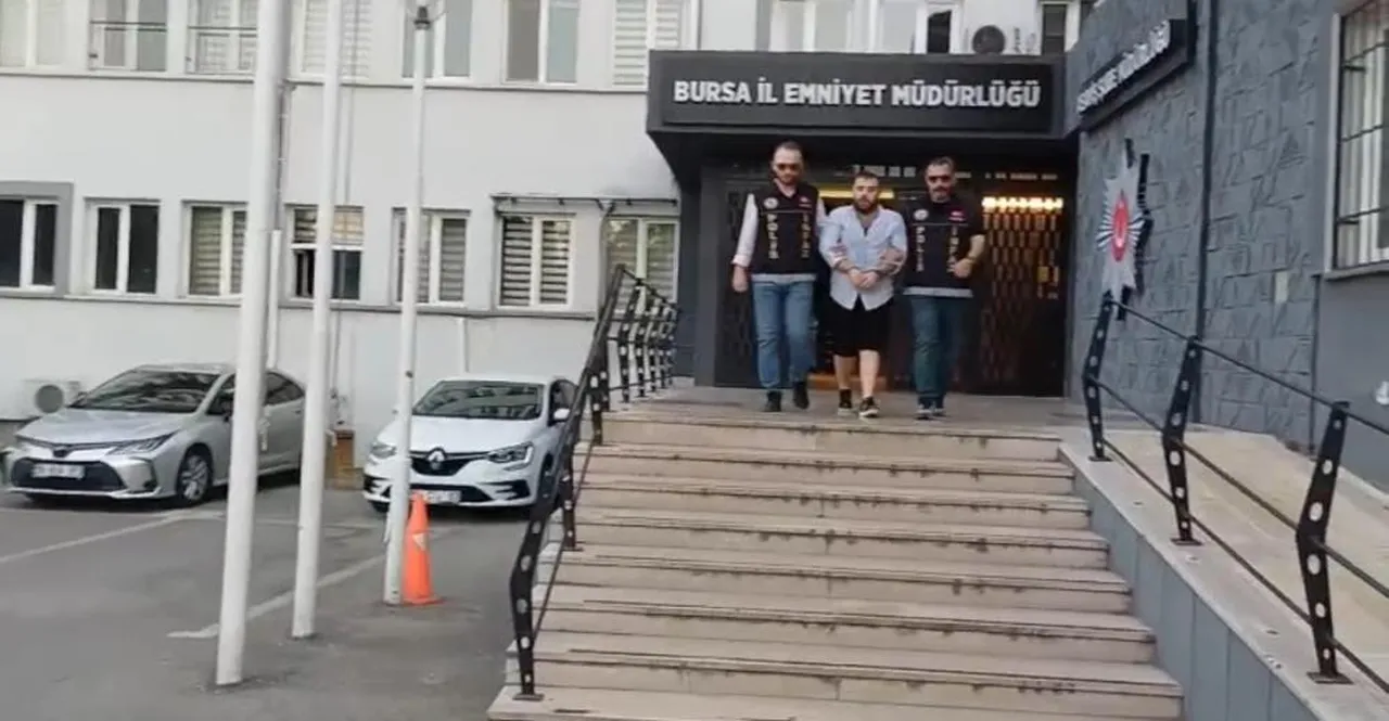 17 yıl hapis cezasıyla aranıyordu! Bahçe köşesinde saklanırken yakalandı