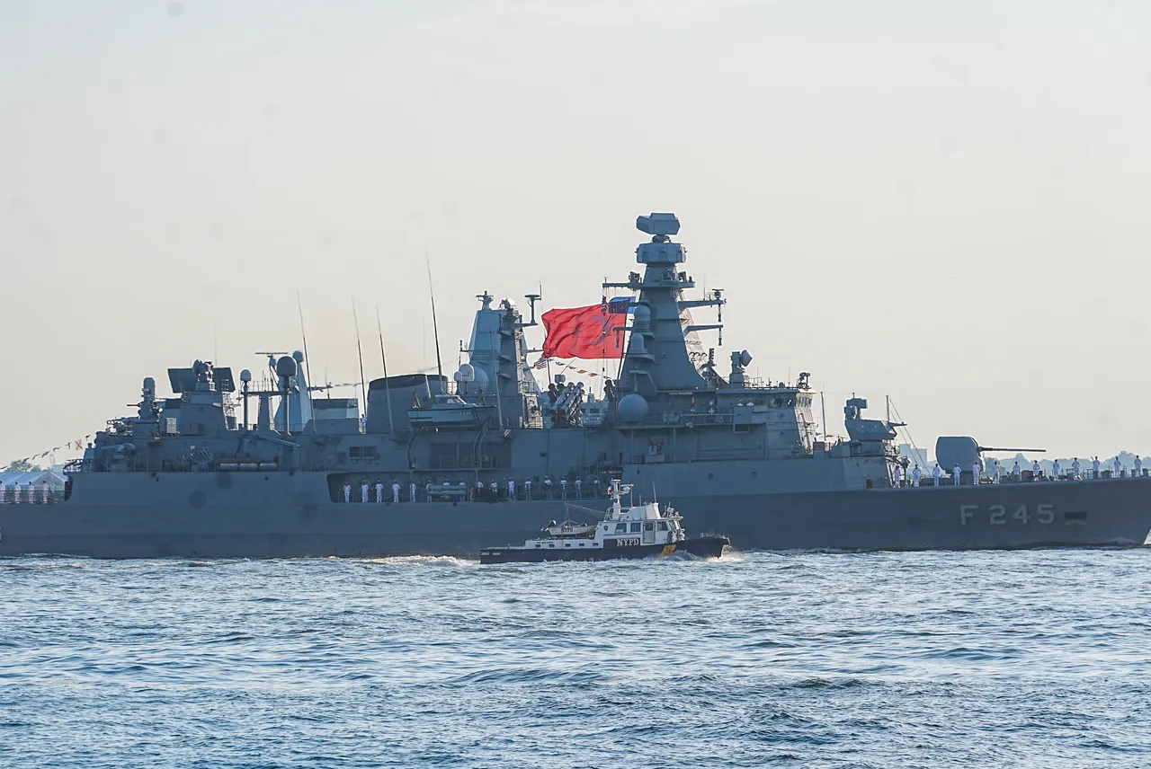 ABDnin 250. kuruluş yılı töreninde dikkat çeken manzara! TCG Oruçreis, New Yorkta boy gösterdi