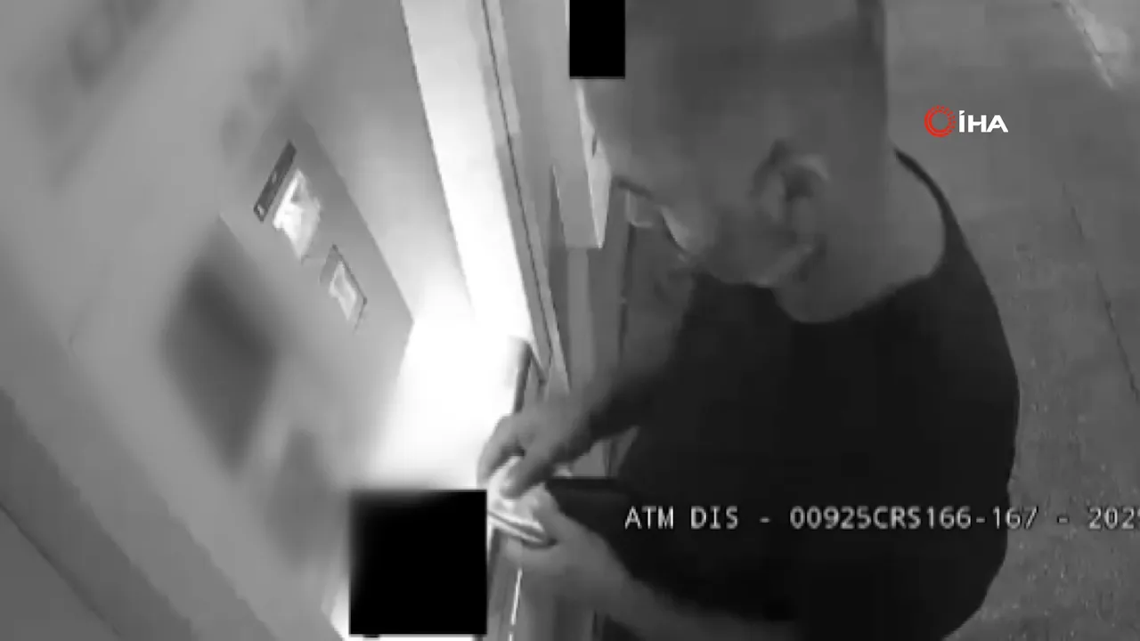 ATM'de fırsatçılık kamerada! Başkasının parasını kendi malıymış gibi alıp kaçtı