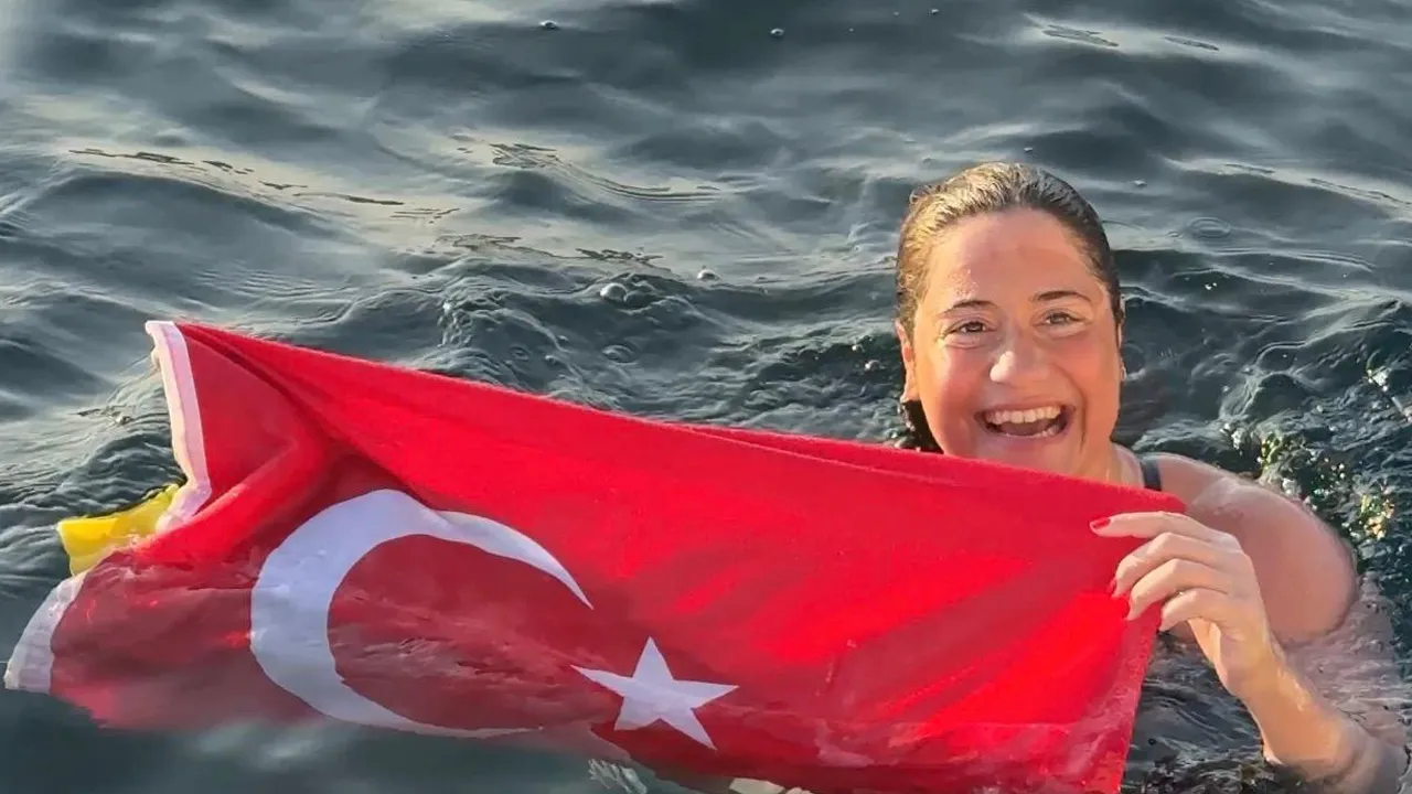 Aysu Türkoğlu, Tsugaru Kanalı'nı geçti: 45 kilometre yüzdü, rekor kırdı