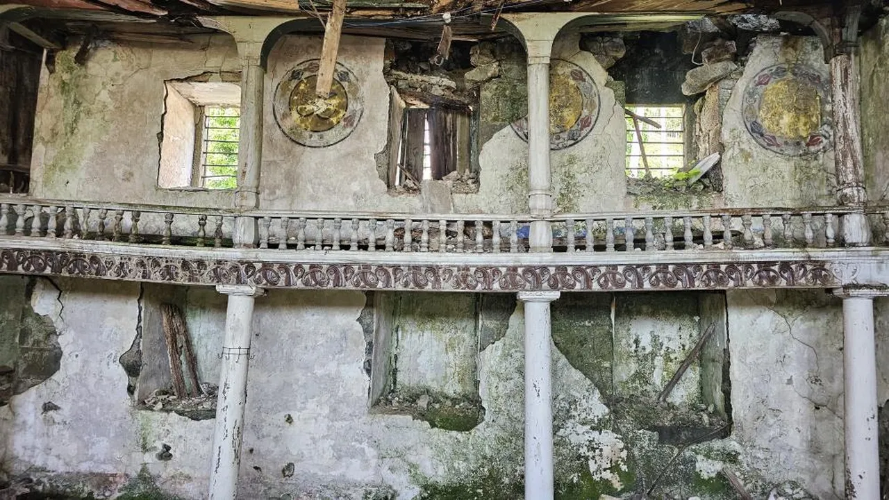 'Bir 20 yıl daha bekleyemeyiz' dediler! Tarihi camii çökmek üzere: Tek istekleri var