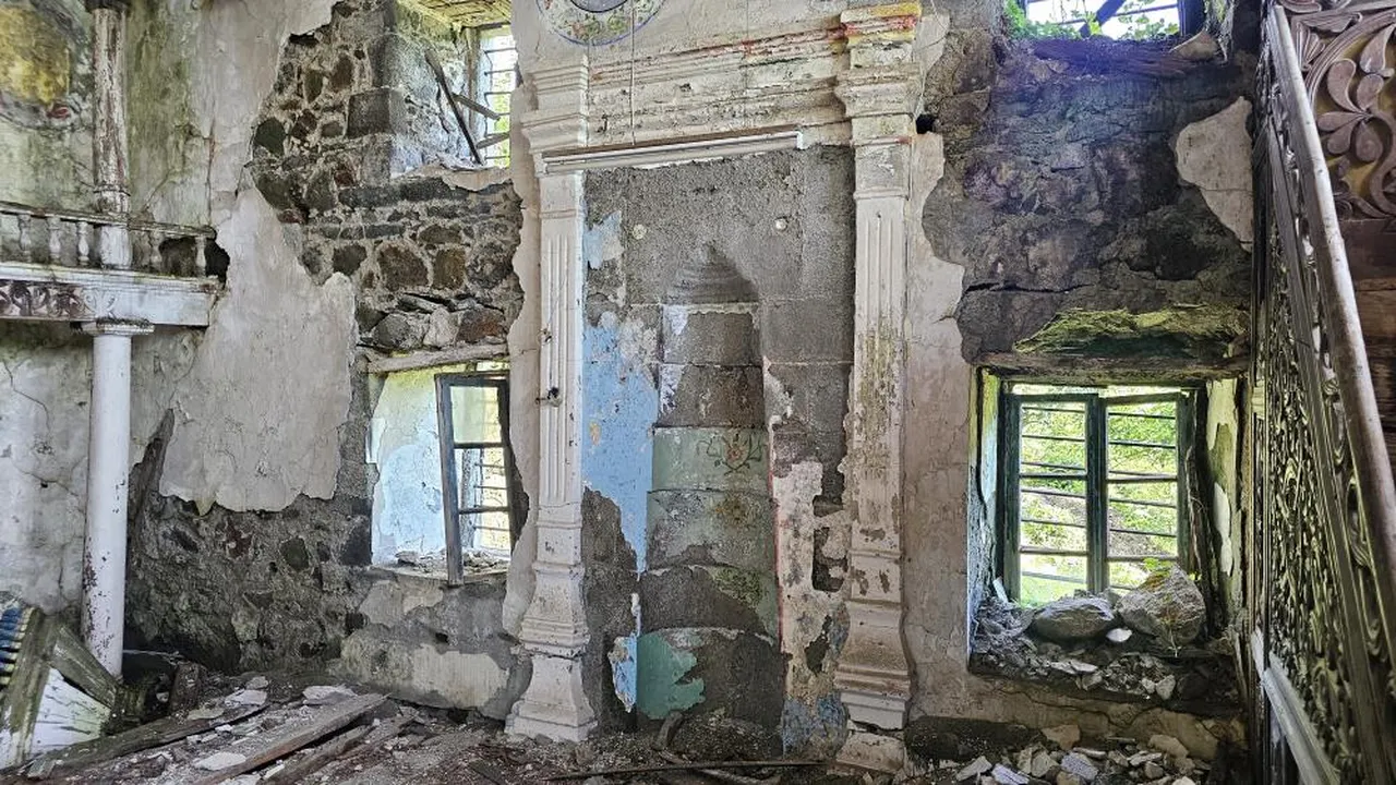 'Bir 20 yıl daha bekleyemeyiz' dediler! Tarihi camii çökmek üzere: Tek istekleri var