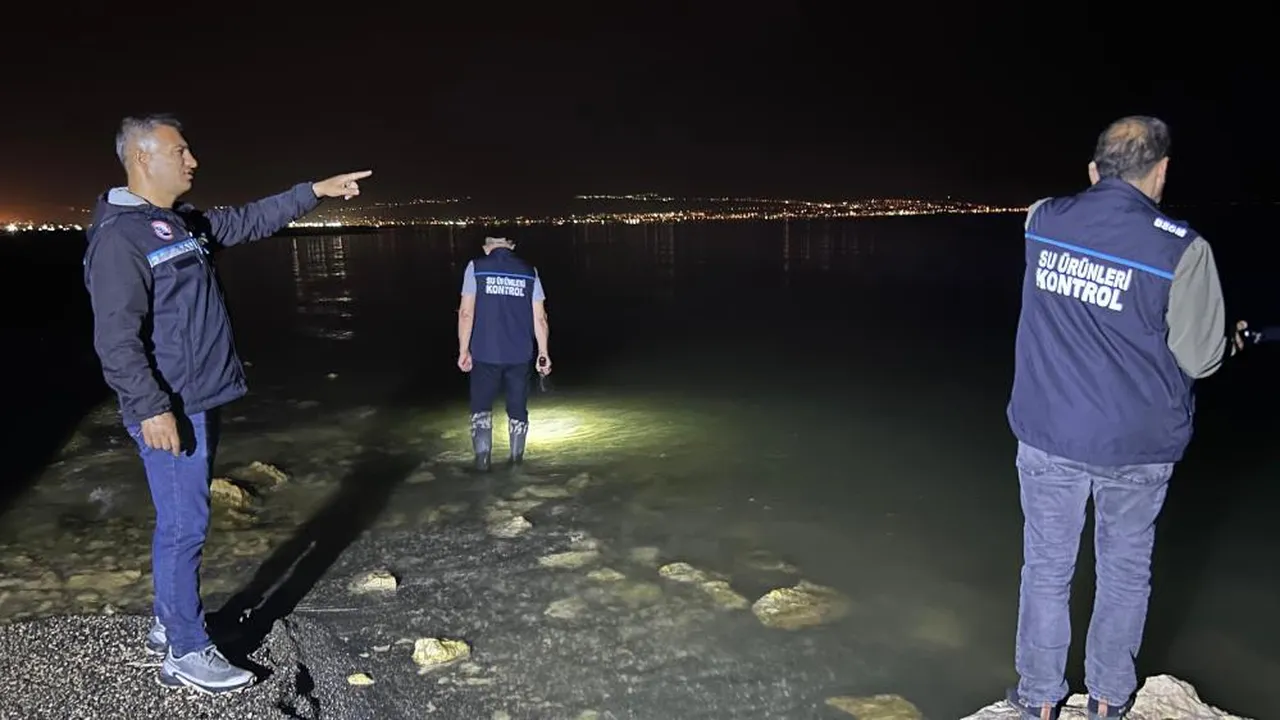 Dünyada sadece Van Gölü'nde var! Milyonlarcası dönmeye başladı