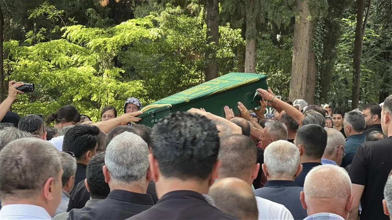 En acı veda! Isparta ona ağladı, 8 yaşındaki Ela göz yaşları ile defnedildi