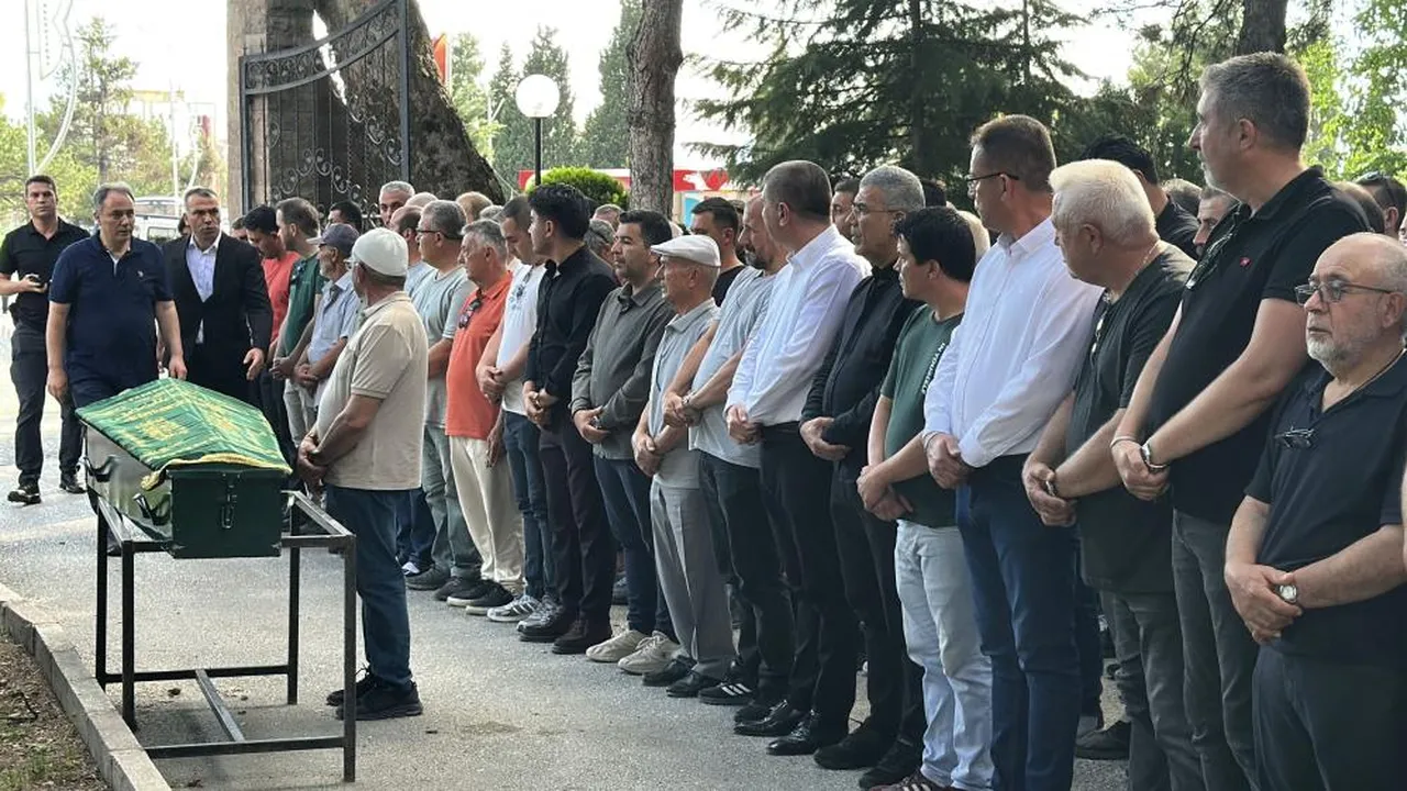 En acı veda! Isparta ona ağladı, 8 yaşındaki Ela göz yaşları ile defnedildi
