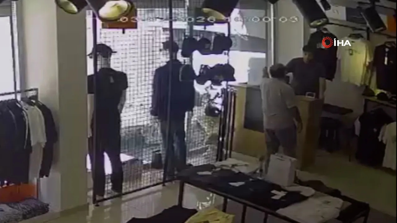Esenyurt'ta silecek kavgası! Öfkeli sürücü 19 yaşındaki çalışanı darp etti
