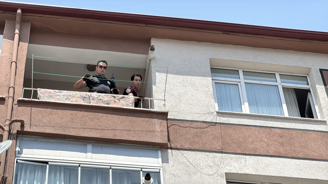 Eski nişanlısını rehin alan kadın, cam parçasıyla dehşet saçtı