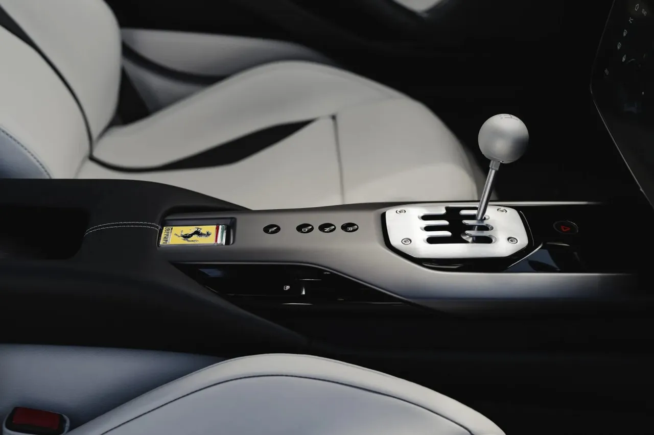 Ferrari'den sürüş tutkunlarına özel manuel vitesli model: 12Cilindri Manuale tanıtıldı