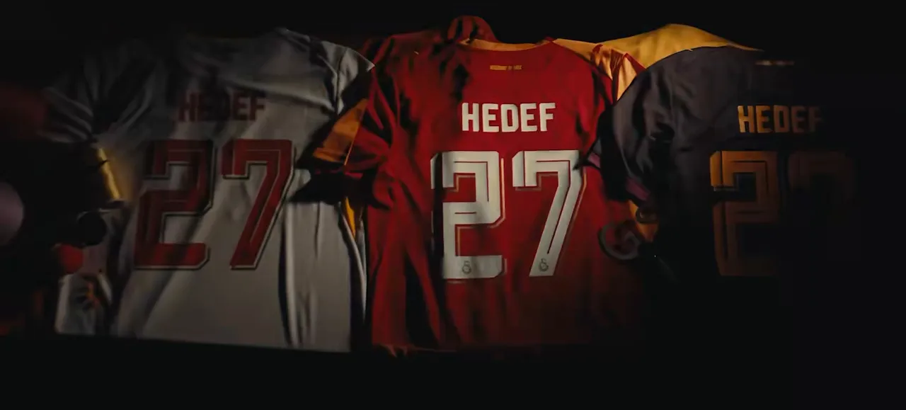 2026-2027 sezonu formalarında Galatasaray için özel tasarlanan Galatasaray Font kullanılacak.