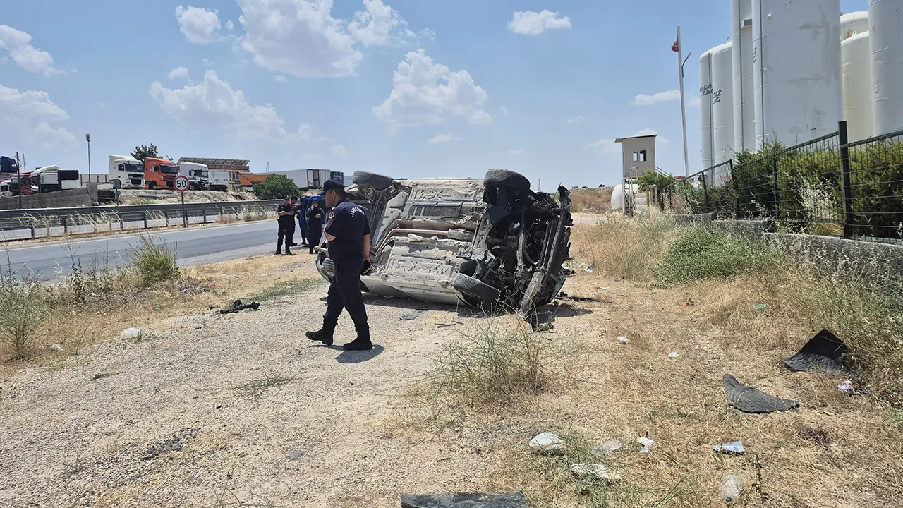 Gaziantep'te otomobil şarampole devrildi! Ölü ve yaralılar var