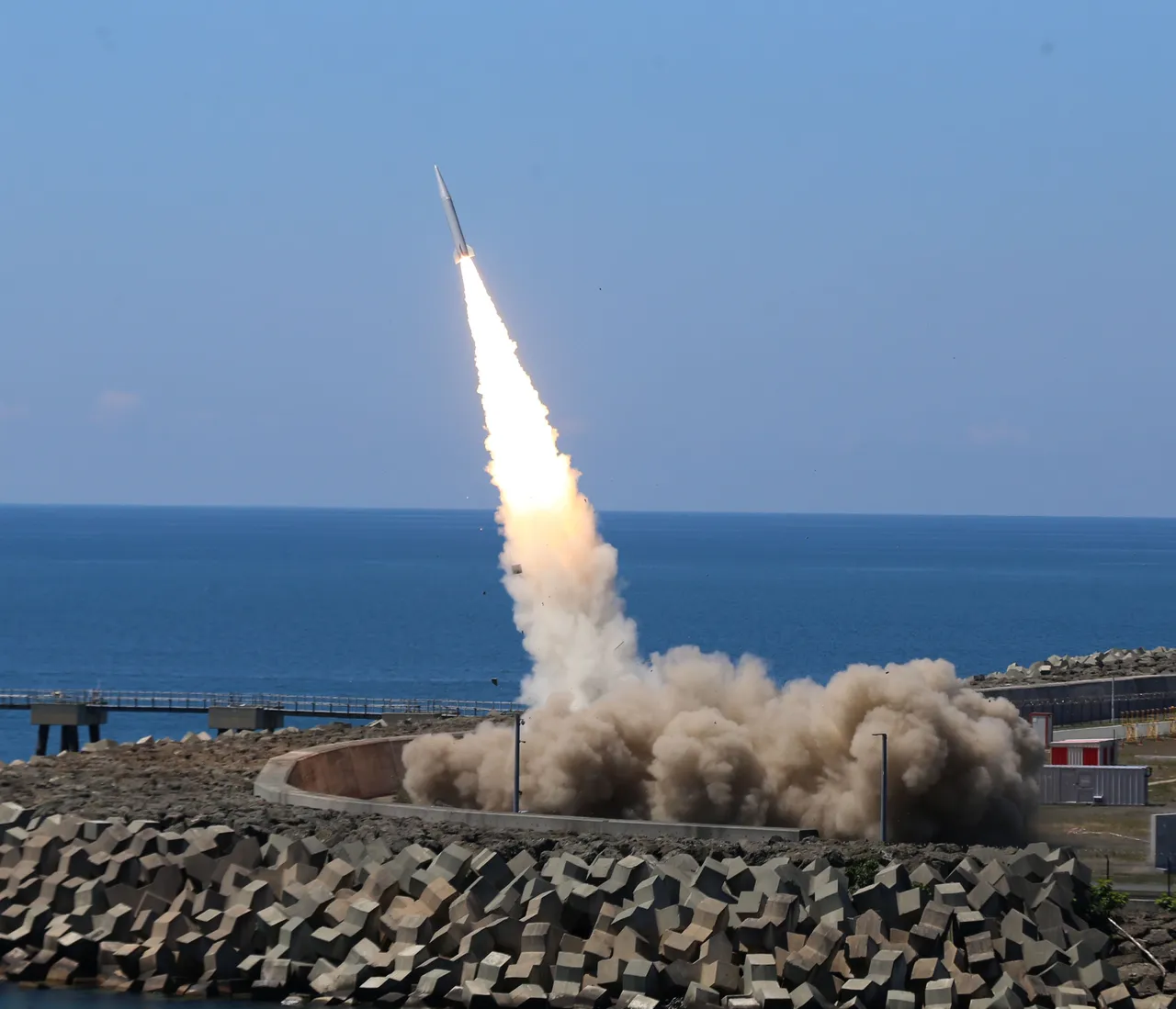 Roketsan tarafından üretilen TAYFUN füzesinin Blok 3 versiyonu için Rize'den yeni bir test atışı gerçekleştirildi.