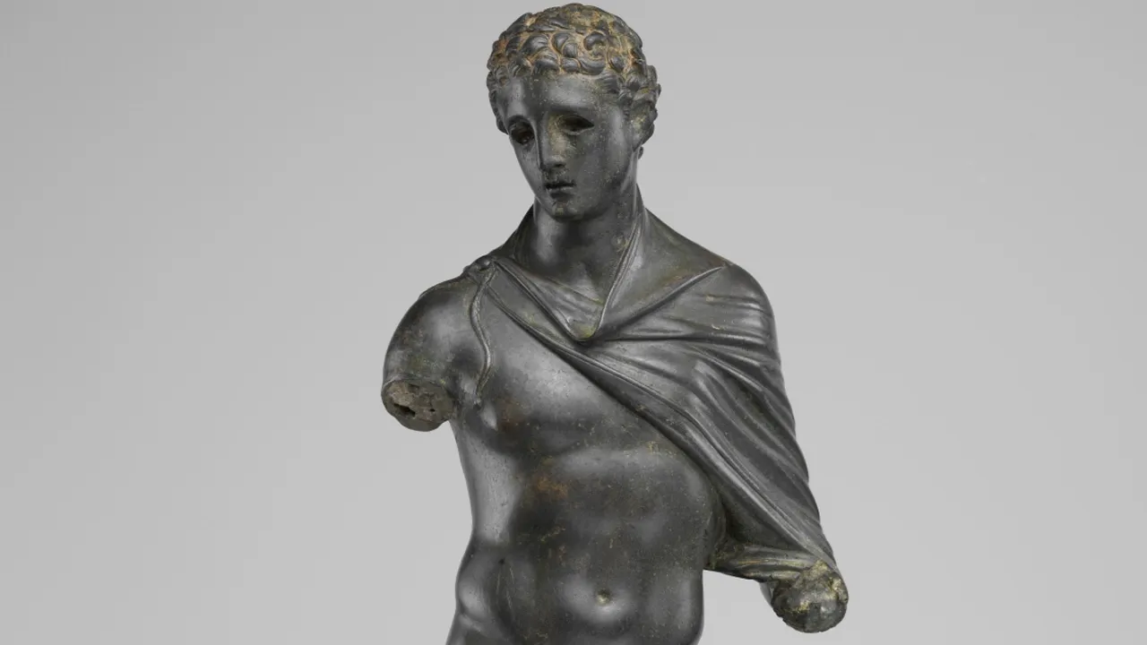 Soruşturma neticesinde Türkiye’ye dönmesi beklenen bronz Hermes heykeli.