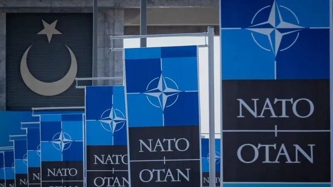 Ankara'da milyarlarca dolarlık anlaşmalar imzalanacak! Trump, NATO Zirvesi'nde Ahmed Şara ve Zelenskiy ile görüşecek