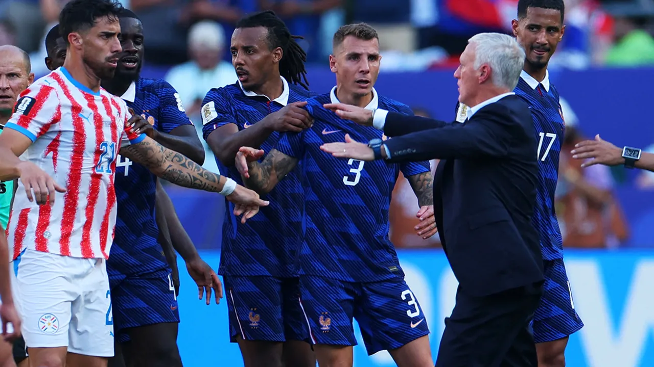 Fransa Teknik Direktörü Didier Deschamps ve Fransa Milli Takımı oyuncuları