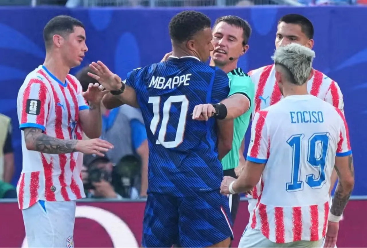 Gol Kralı Mbappe'ye sahada korkunç saldırı! 'Hakemi görevden alın' çağrıları yükseliyor