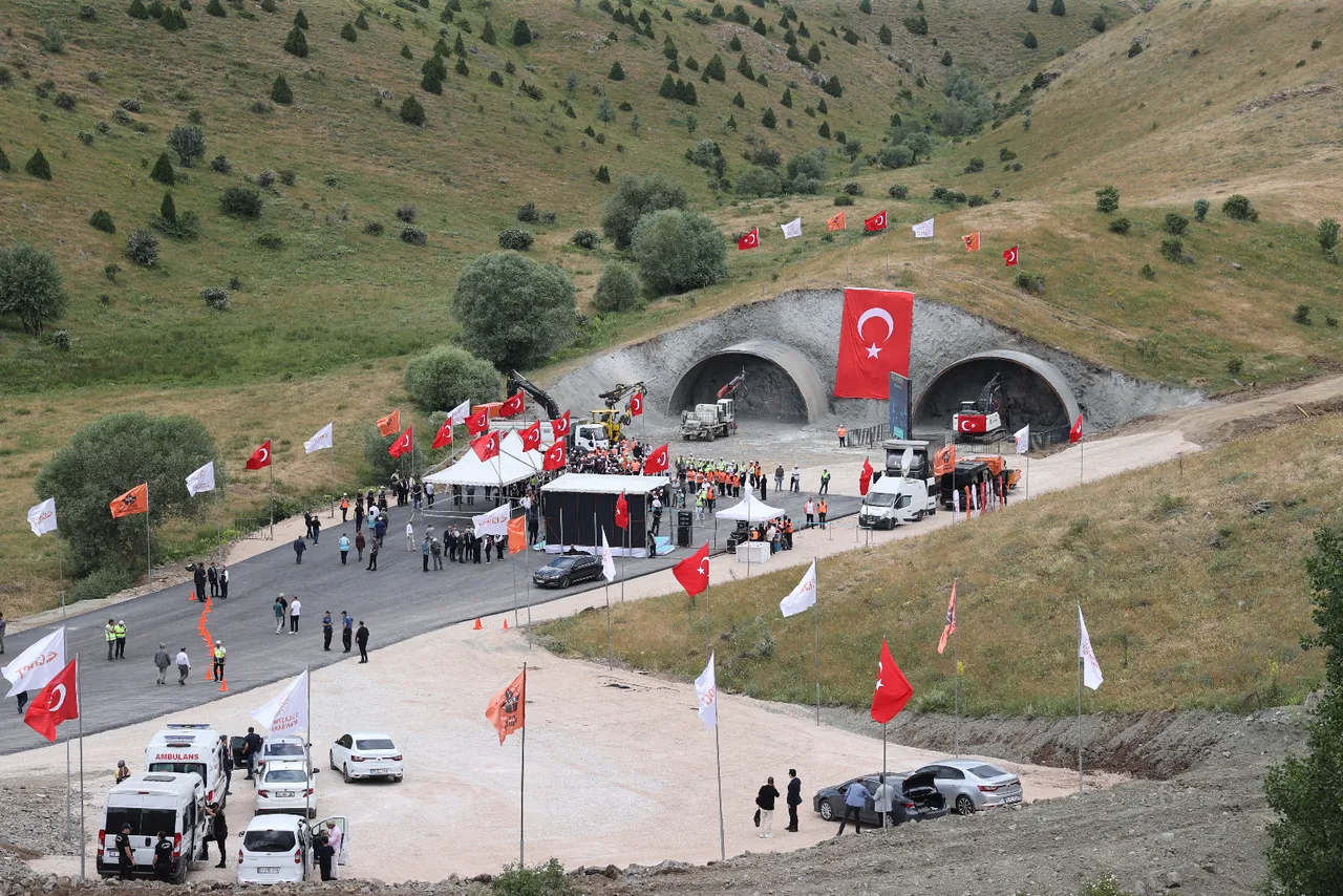 Kış aylarının korkulu rüyası Çamlıbel geçidi, 5 dakikalık tünel konforuna dönüşüyor!