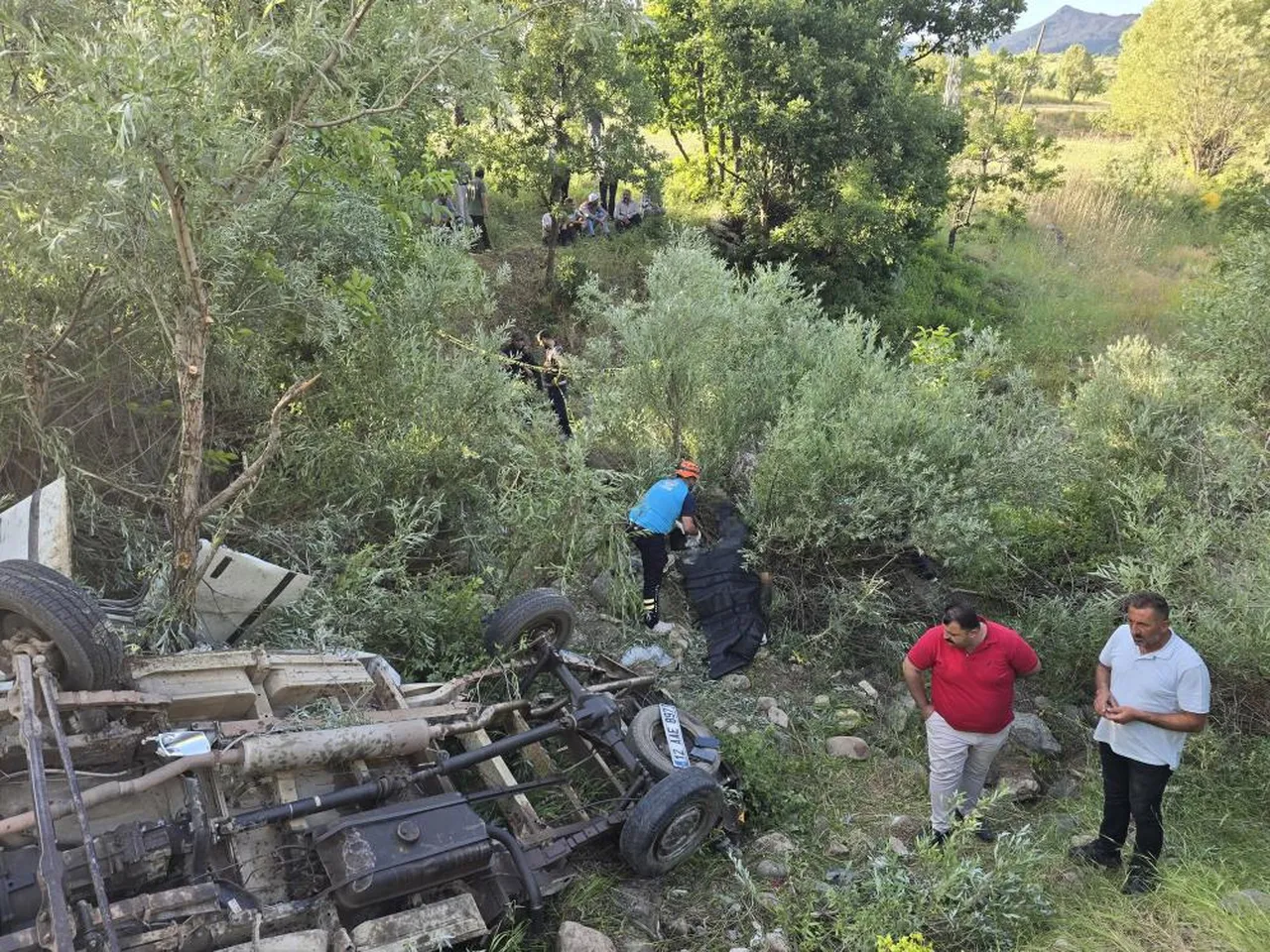 Bingöl'de feci kaza! Pikap uçuruma yuvarlandı: 3 ölü, 2 yaralı