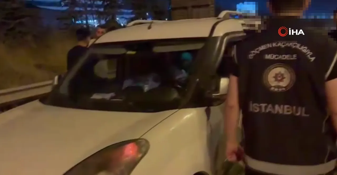 İstanbul'da şüphe üzerine durdurulan araçtan 10 düzensiz göçmen çıktı!
