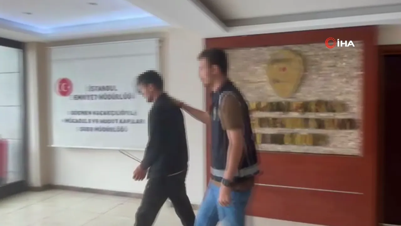 İstanbulda şüphe üzerine durdurulan araçtan 10 düzensiz göçmen çıktı!