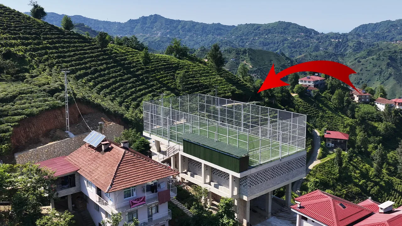 Karadeniz zekası konuştu! Halı saha için düz alan bulamayınca çareyi burada buldular