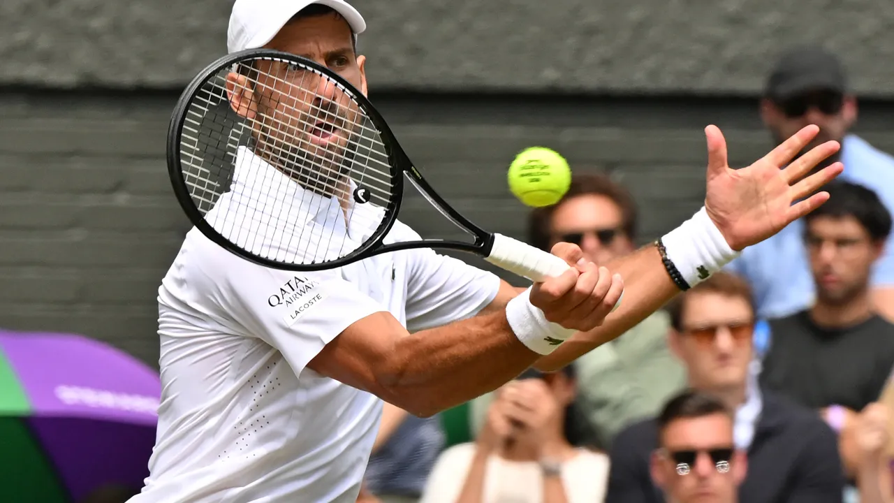 Novak Djokovic'ten yeni rekor: Roger Federer'i geride bıraktı