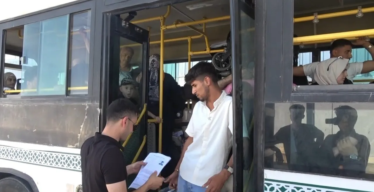 Vatan hasreti bitti! Suriyeliler posta posta evine dönüyor