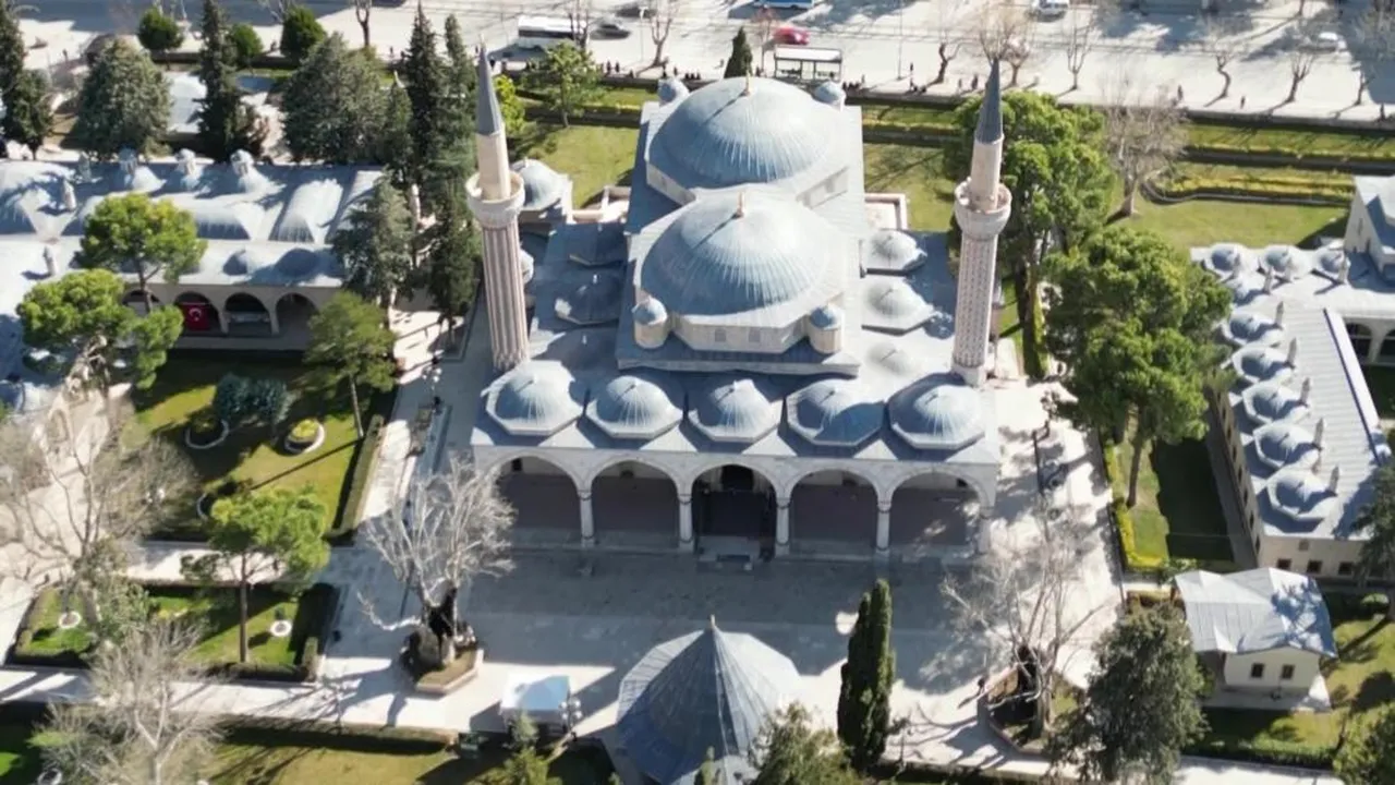 540 yıllık camide gizemli başlık! Gören etkilenip gidiyor
